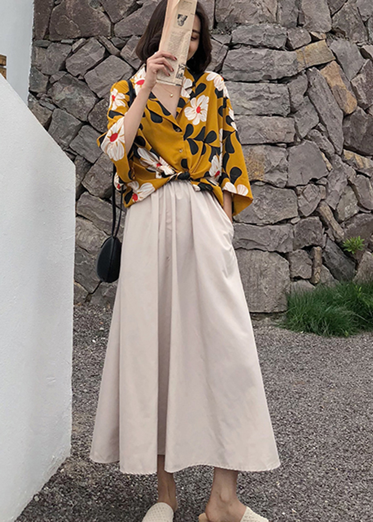 Áo sơ mi nữ cổ vest in hoa hướng dương