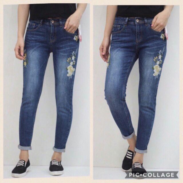 Quần slimboy Esprit thêu hình hoa rất tinh tế .