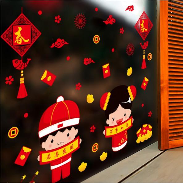 Decal trang trí tết - Bé Trai Bé Gái cầm tờ liễu câu đố mừng Xuân