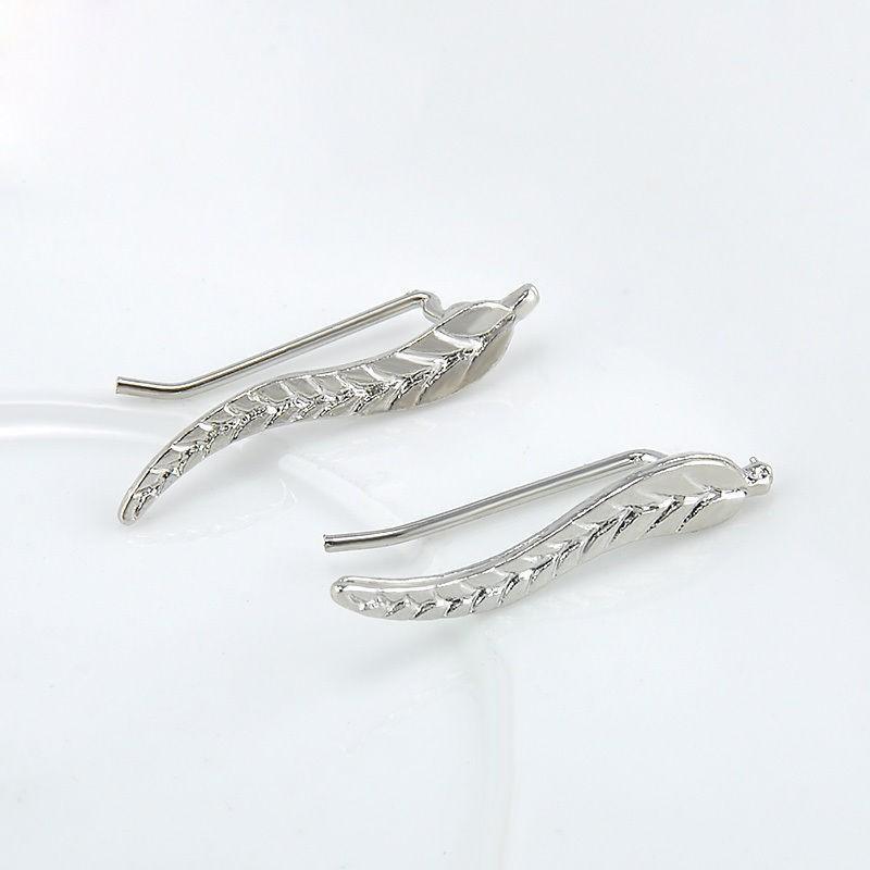 Bông tai kim loại thiết kế hình chiếc lá tinh tế