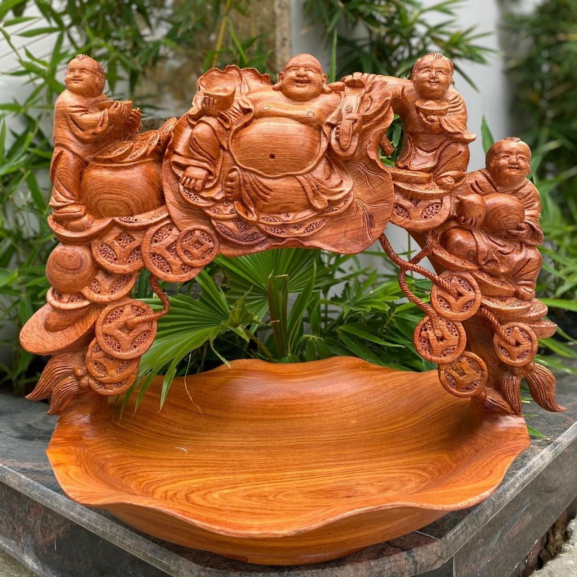 Giỏ đựng hoa qua trạm khăc phật di lặc bằng gỗ hương đá kt 35×43×37cm