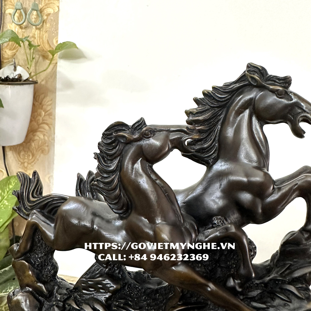 Tượng đá trang trí Ngựa phong thủy - Tượng đá song mã phong thủy để bàn làm việc - Màu nâu đen - Dài 20cm