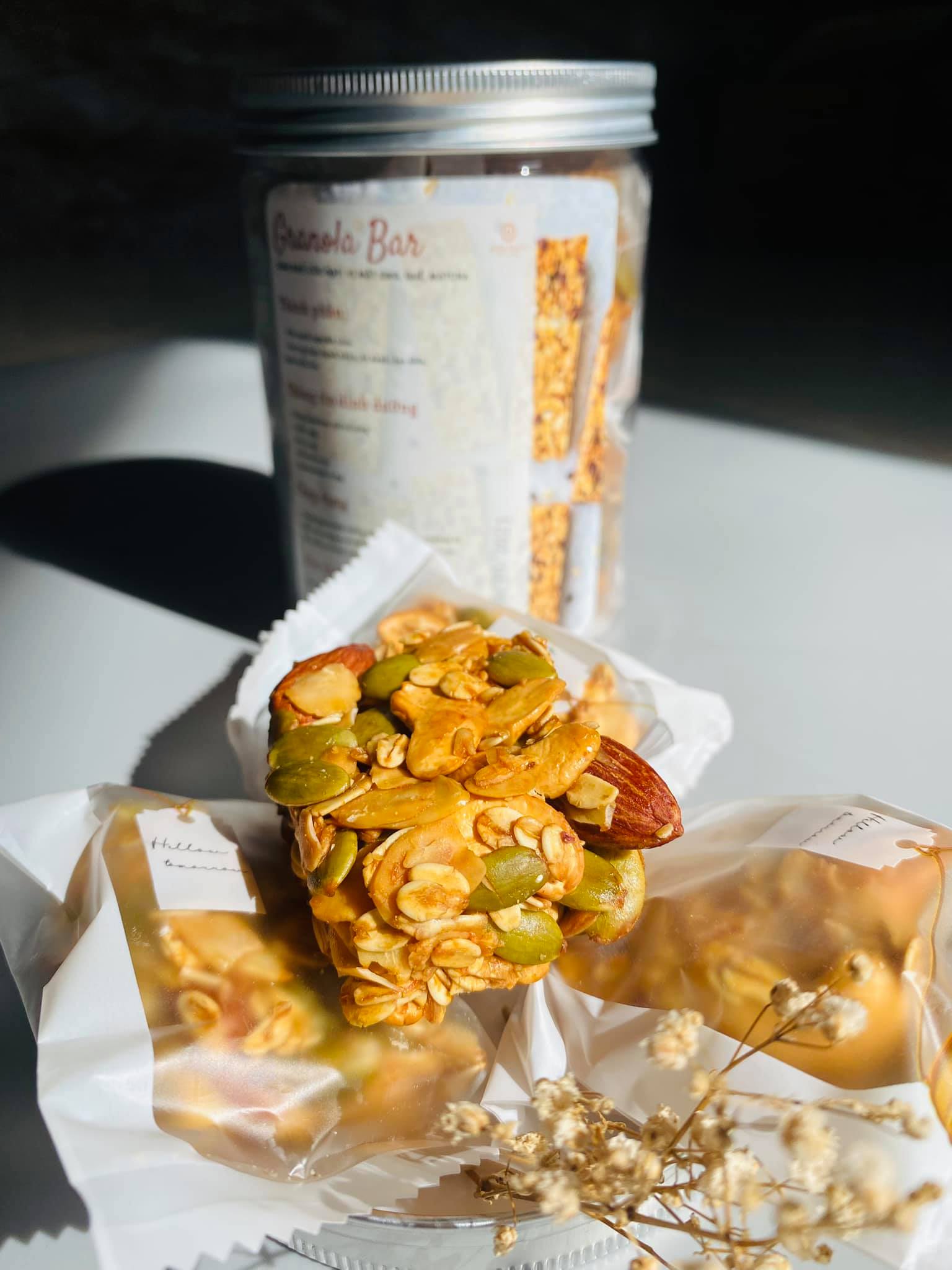 Thanh Granola bar siêu hạt - 100% vị ngọt hoàn toàn từ mật ong và đa dạng các loại hạt dinh dưỡng nhà HOLINUT