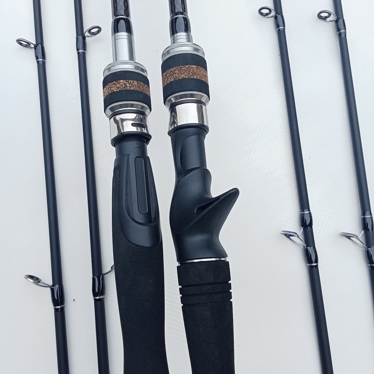 Bộ Cần Câu Lure Đứng Hunting Black 2 Ngọn + Máy Deukio AC Tặng Đầy Đủ Phụ Kiện