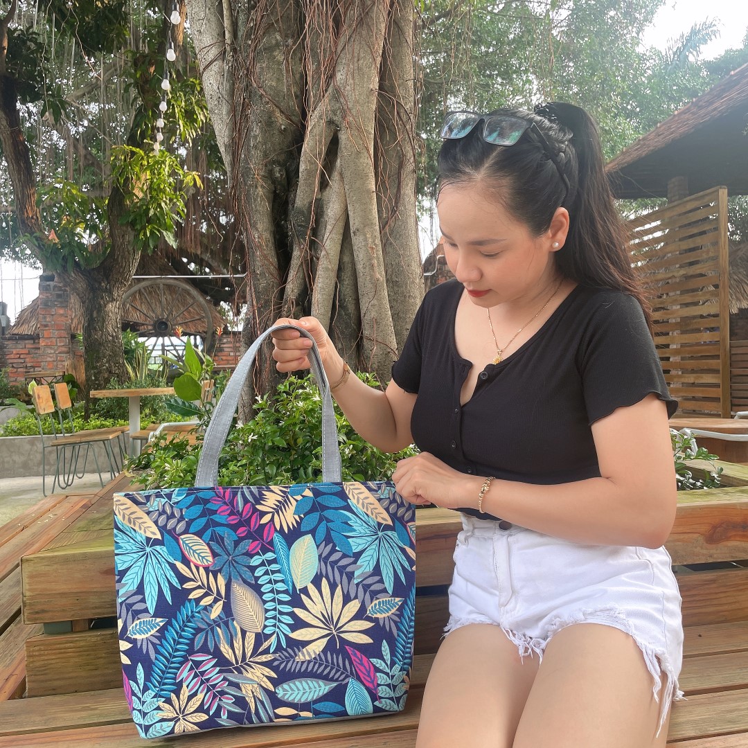 Túi xách vải bố canvas, thiết kế thời trang in hình họa tiết, đựng được giấy tờ A4