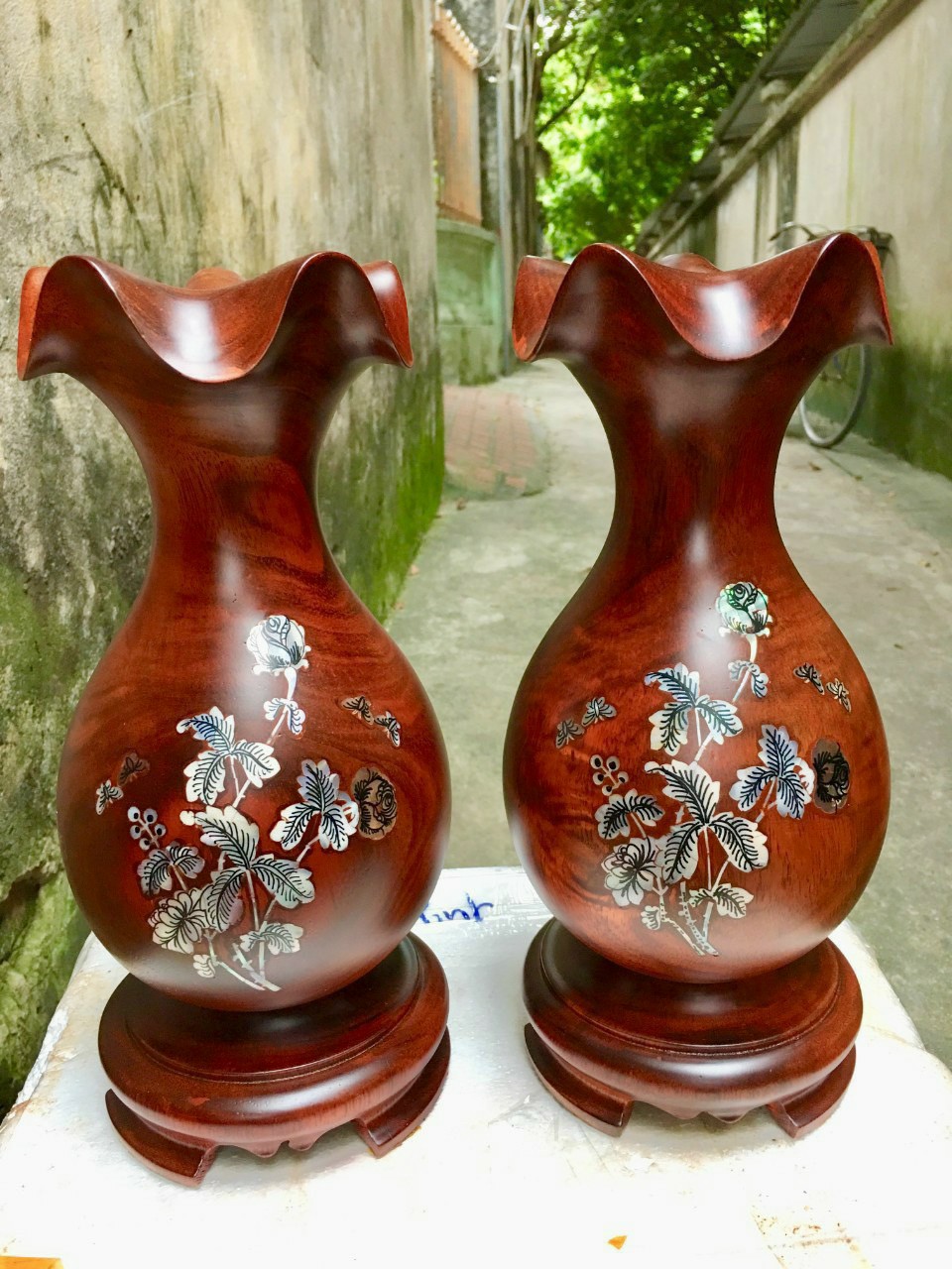 Cặp Lục bình hoa huệ gỗ lim cẩn hoa hàng nguyên khối cao 30cm