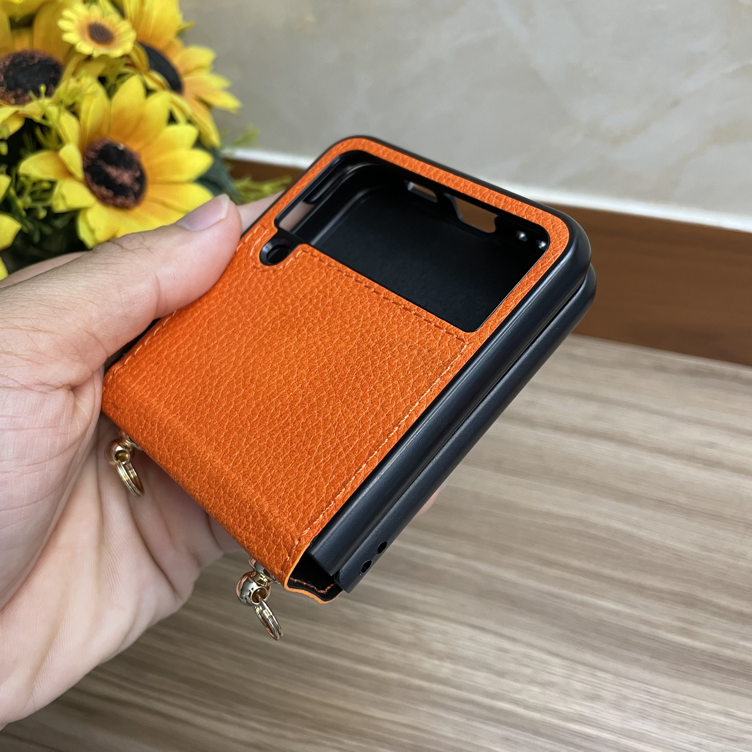 Ốp lưng dành cho Galaxy Z Flip4 Likgus da kèm dây đeo- Hàng chính hãng