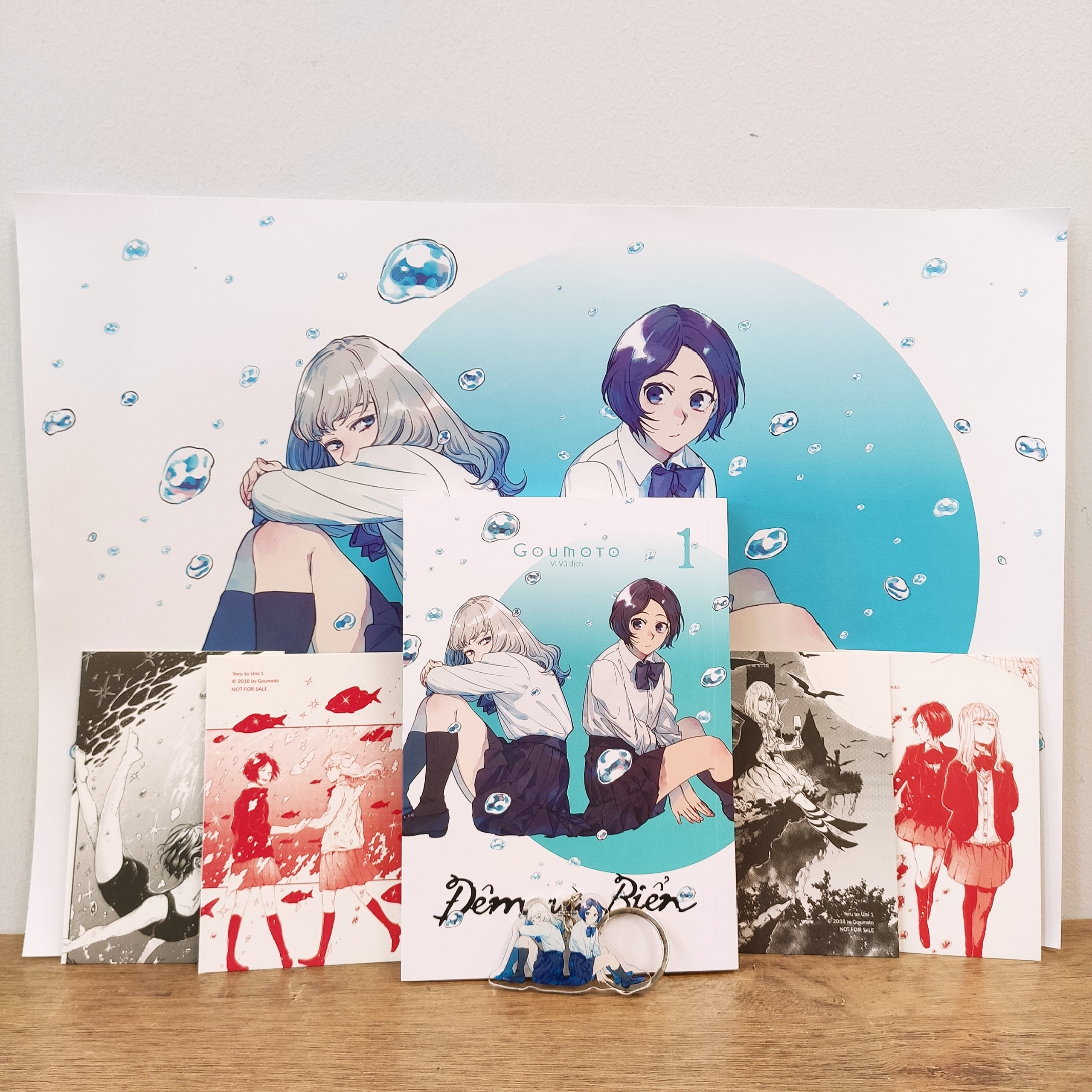 Đêm Và Biển - Tập 1 - Bản Đặc Biệt - Tặng Kèm 2 Postcard + 2 Postcard Màu + 1 Poster A3 + 1 Móc Khóa