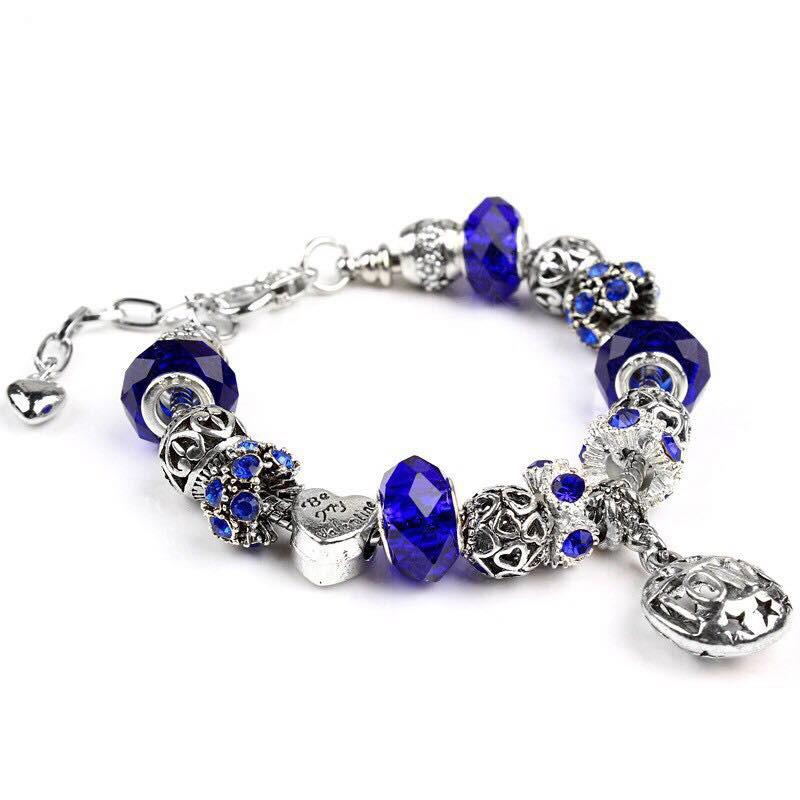 Vòng tay charm chữ Love xinh