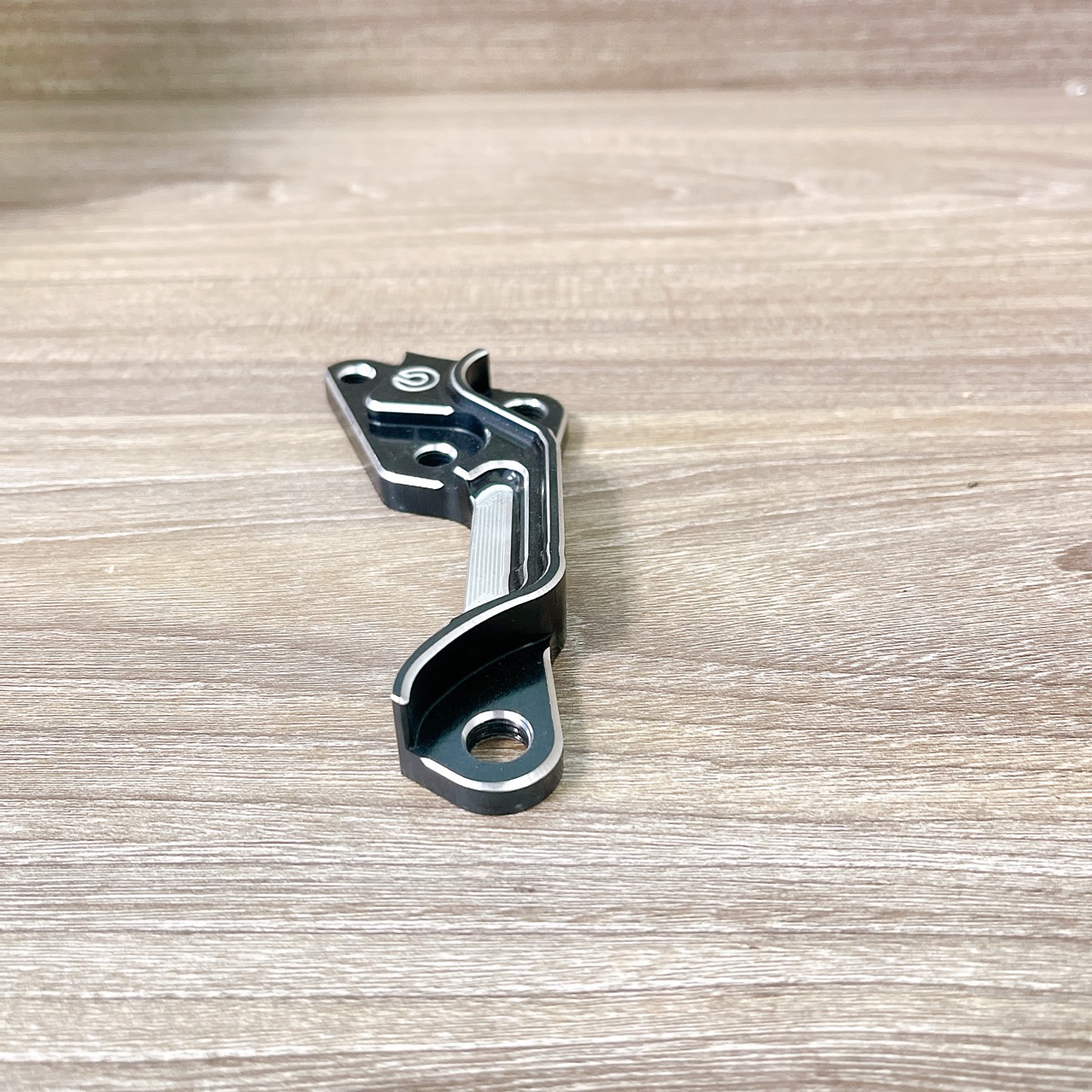 Pas bas trước Sirius đĩa 260/267mm xài heo 4 Pis Adelin lắp phuộc zin 2 line