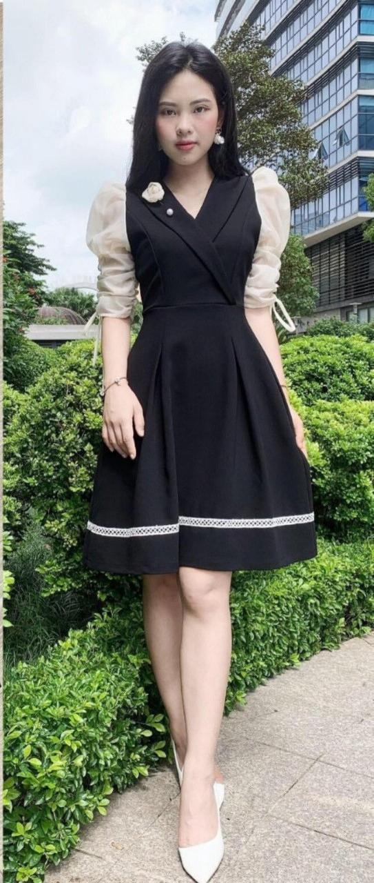 Đầm dáng xòe cổ ve tay phối voan tặng kèm hoa cài áo siêu xinh
