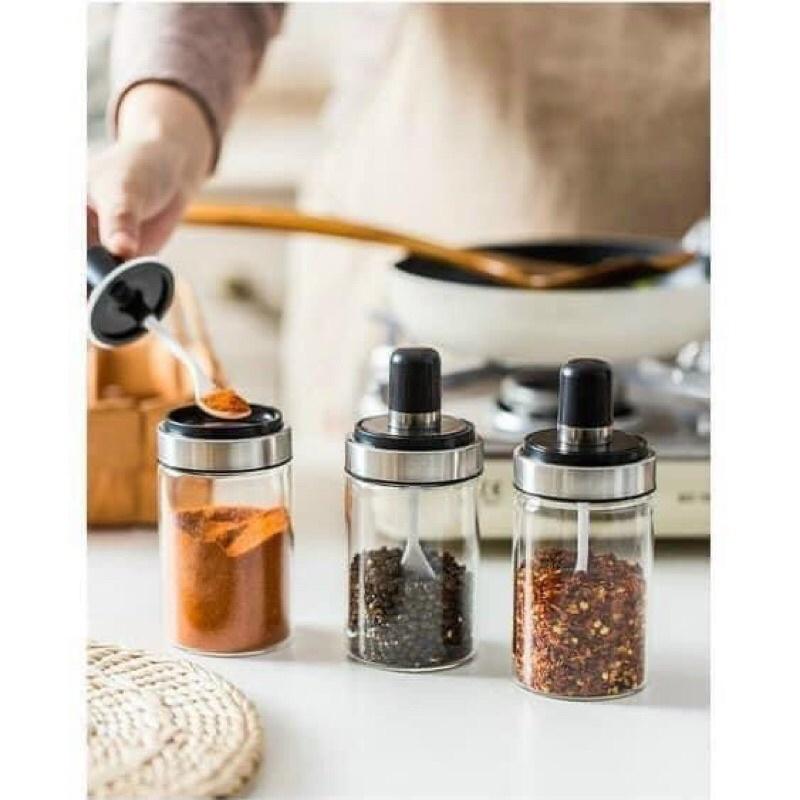 HŨ ĐỰNG GIA VỊ ,KÈM MUỖNG 250Ml