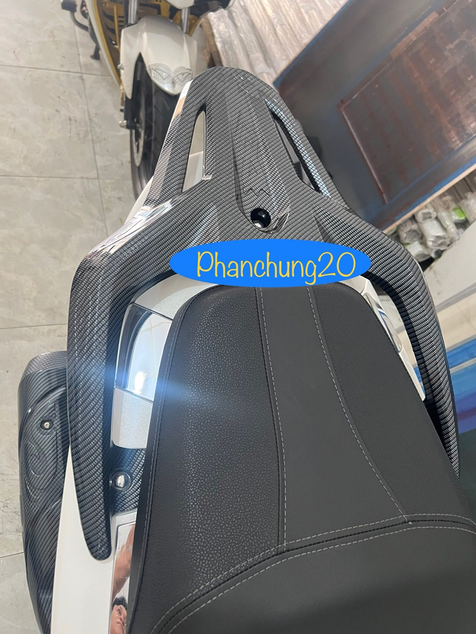 ỐP TAY DẮT SAU DÙNG CHO ĐỜI XE SH 2020 2021 2022 2023 2024 - 125i 150i 160i CACBON
