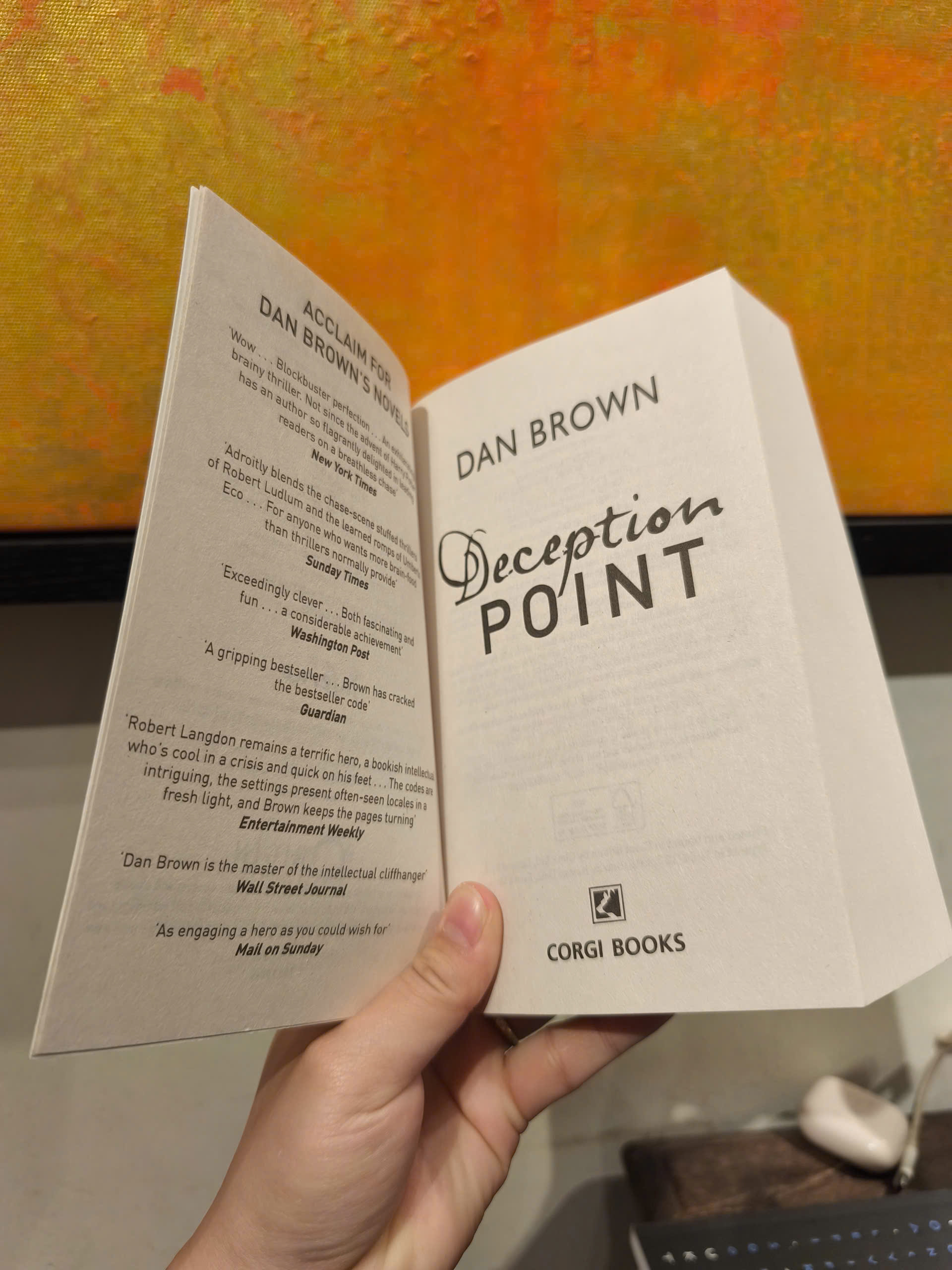 Sách - Deception Point by Dan Brown - Fiction| Thriller| Mystery