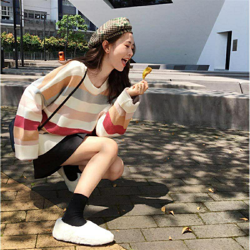 Áo len nữ thu đông màu sọc cổ tròn phong xách Hàn Quốc