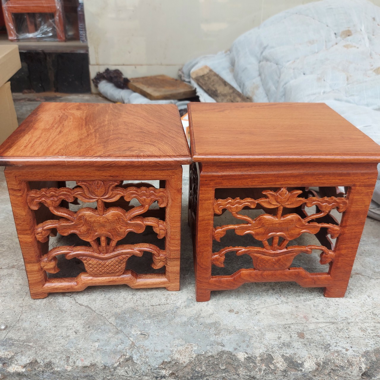Đôn Đế Vuông Chạm Khắc Hoa Sen, Đế Kê Tượng Gỗ Hương Vuông Cao 18cm, mặt nhiều kích thước