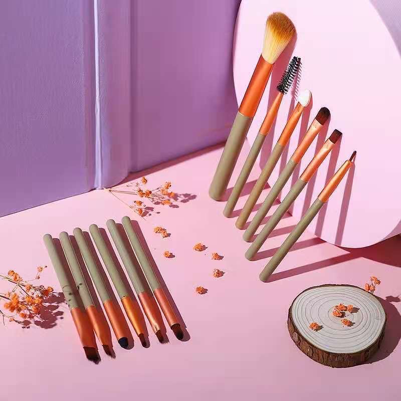 Combo hộp cọ trang điểm 12 món .lông mịn ,mềm đa năng trang điểm ,kèm hộp thiếc cho chị em làm đẹp