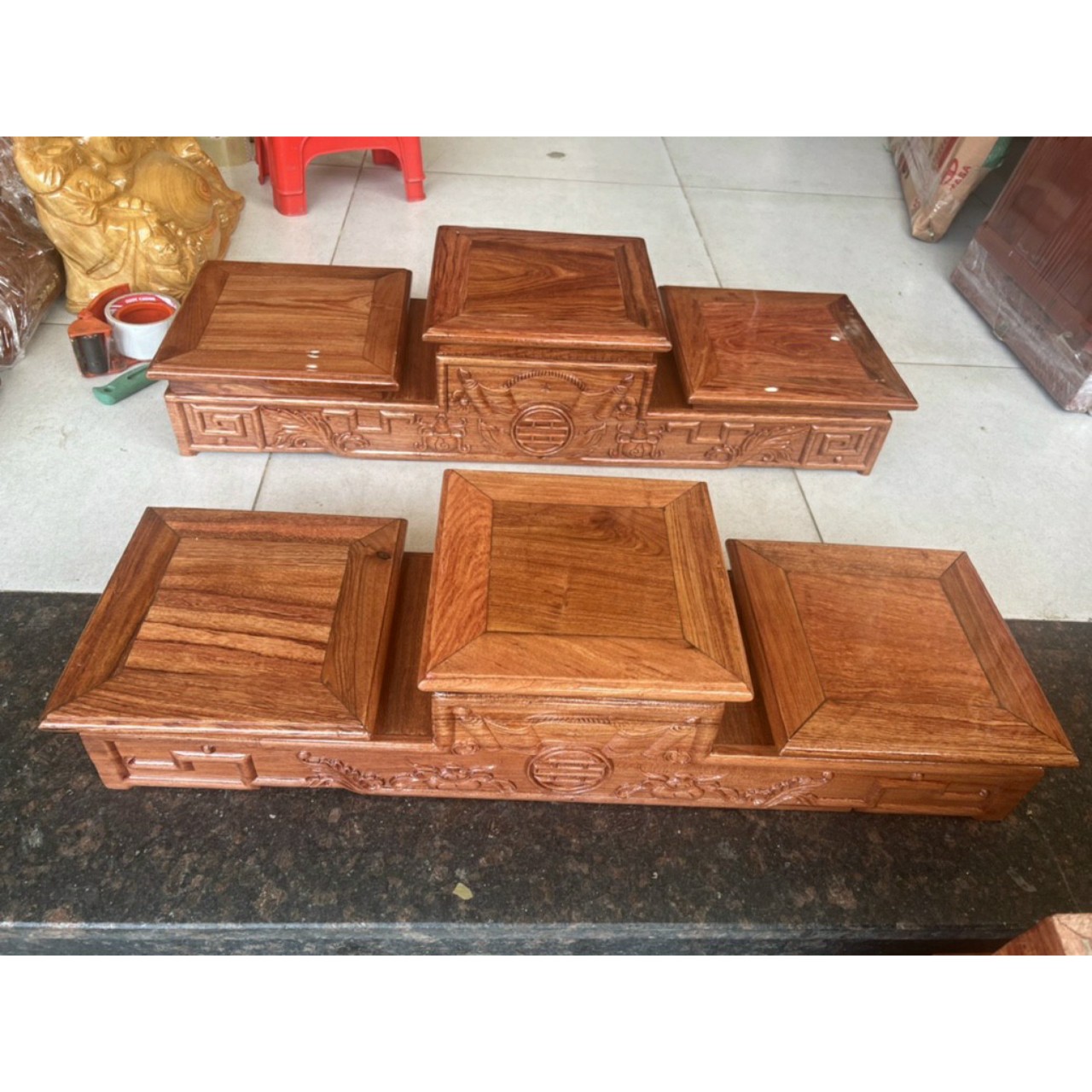 Tam cấp-Tam Sơn Gỗ Hương mặt 20cm dài 63 cm cao 13.5 cm
