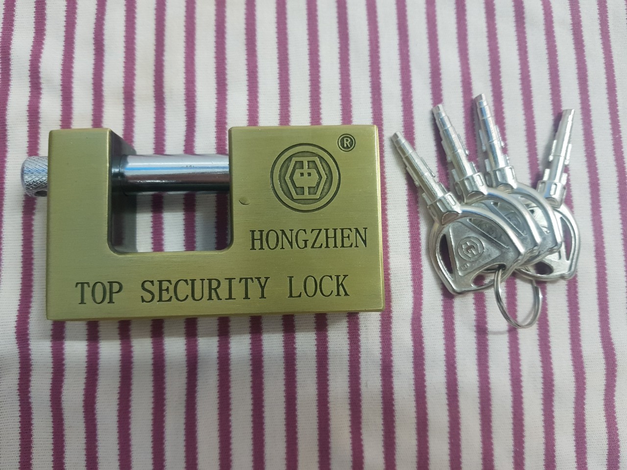 Ổ khóa chống cắt - Ổ khóa cầu ngang Anboud E9-90 - màu vàng đồng - Hàng chính hãng