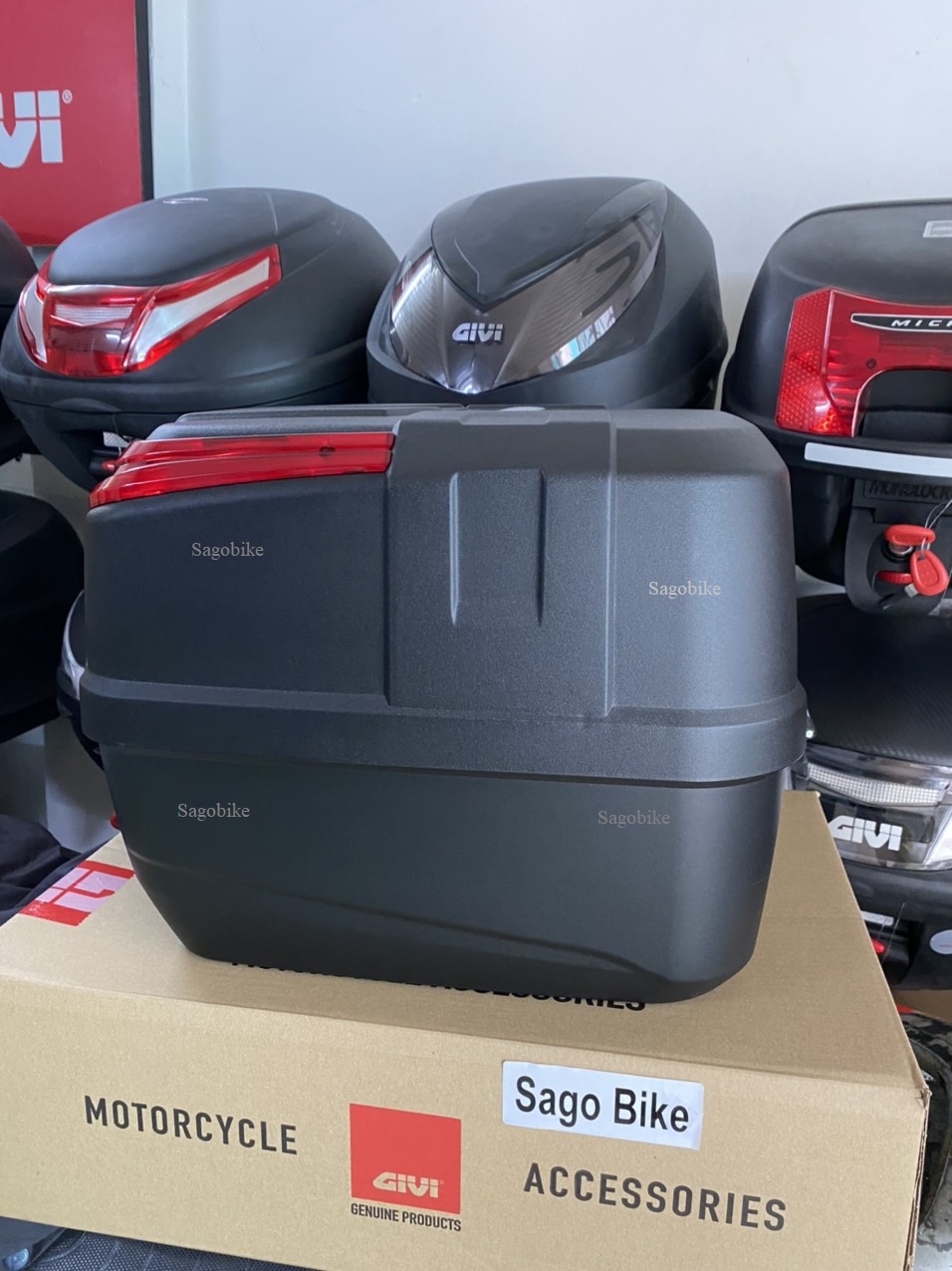 Thùng Givi B33NM, thùng givi 33lit kèm đế, ốc gắn