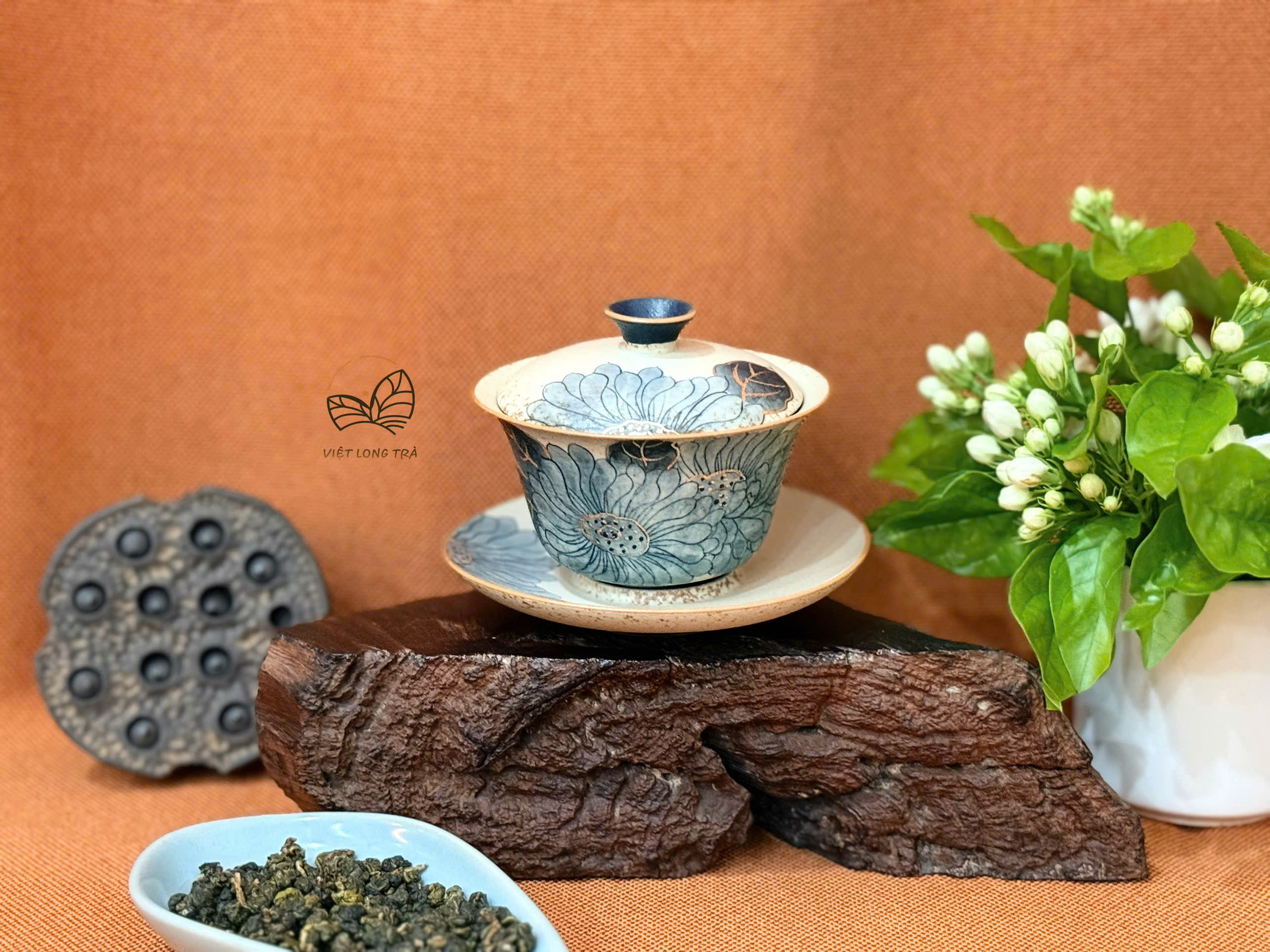 CHÉN KHẢI TAM TÀI HOA MẪU ĐƠN VẼ TAY- CHẤT LIỆU GỐM SỨ SƠN VÀNG - 125ML - GAIWAN