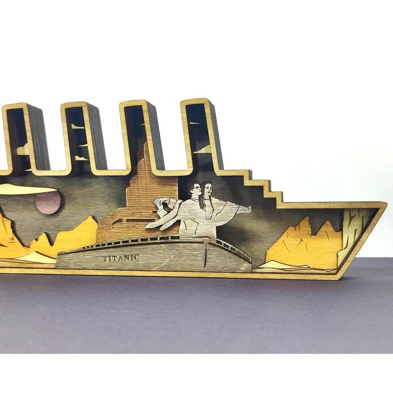Đồ trang trí tàu  titanic bằng gỗ có đèn LED trang trí phong cách Retro