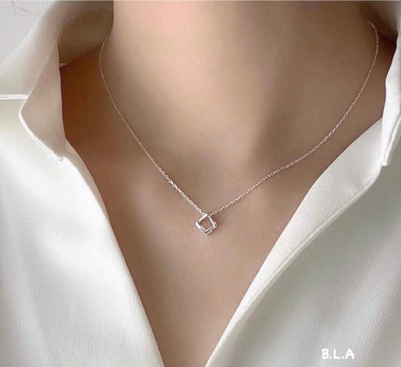 Dây chuyền nữ kèm mặt vuông chất liệu bằng bạc MS075v