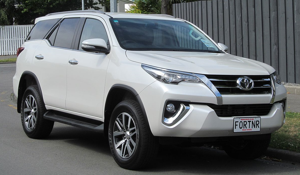 Logo chụp mâm, ốp lazang bánh xe ô tô Toyota Fortuner TY-504