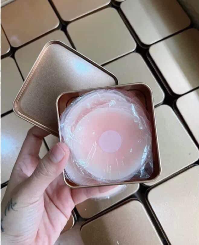 Hộp 10 Miếng Dán Ngực Silicon Có Nhũ Che Đầu Ti Sử Dụng Nhiều Lần -JL