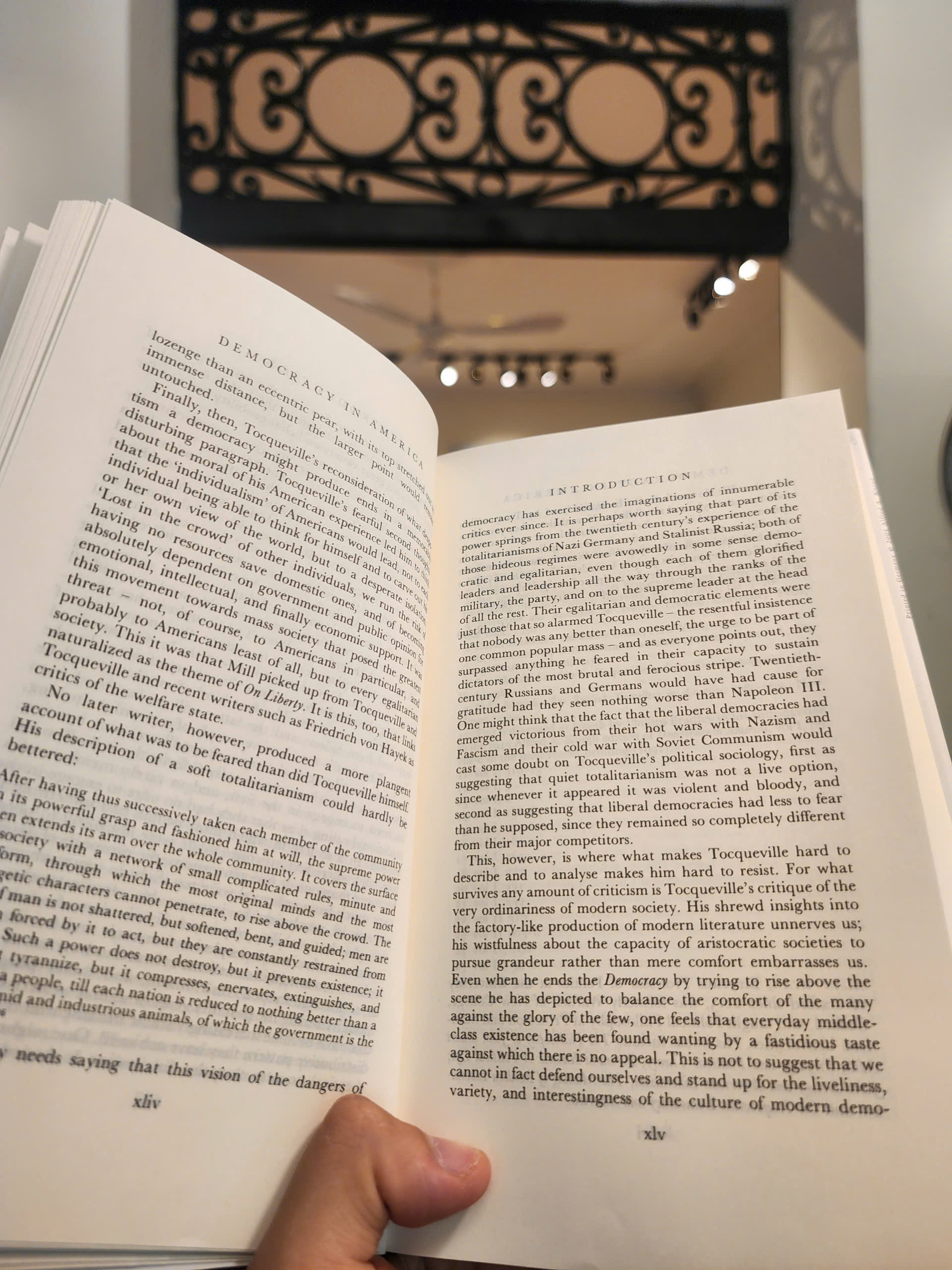 Sách - Democracy in America (Everyman’s Library) by Alexis de Tocqueville | Chính trị Bìa cứng