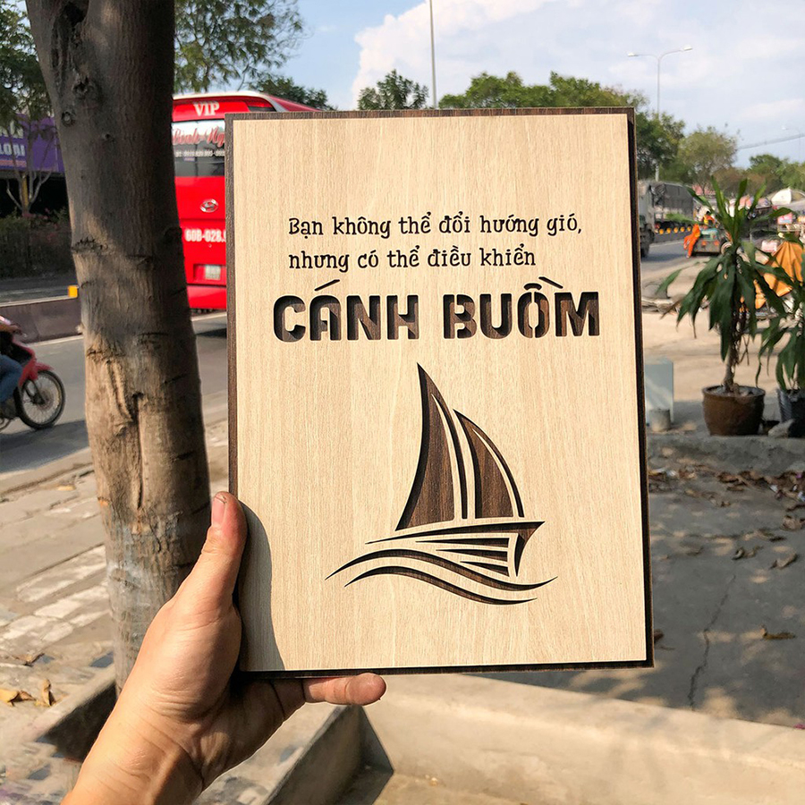 Tranh treo tường Bạn không thể thay đổi hướng gió, nhưng có thể điều khiển cánh buồm-TTT01