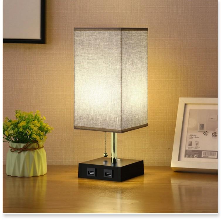 Đèn ngủ để đầu giường tích hợp 2 cổng sạc USB Bedside Table Lamp 5V/2A Gia Dụng SG