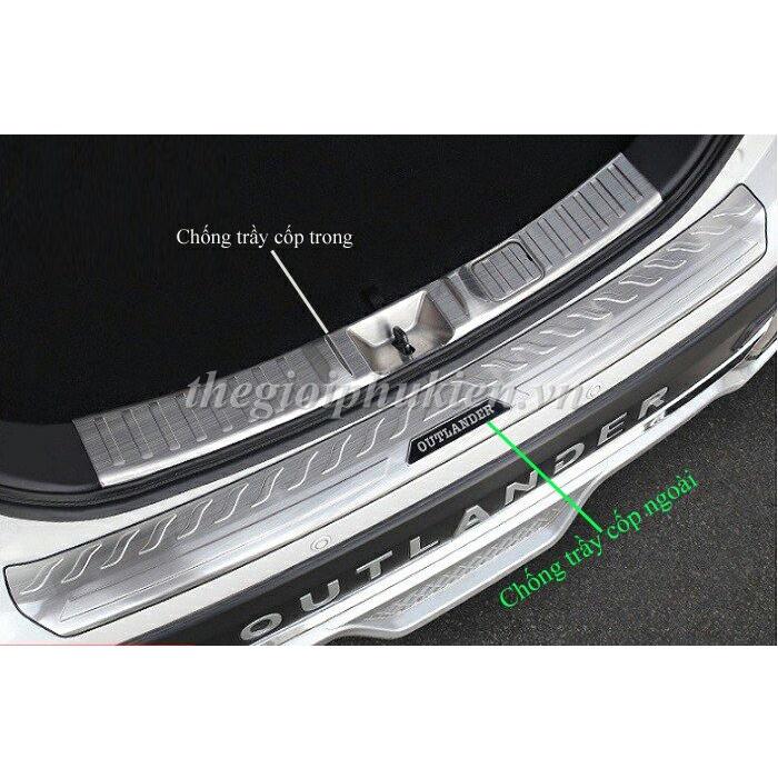 Bộ sản phẩm ỐP BẬC CỐP VÀ BẬC CỬA Inox xe Mitsubishi Outlander