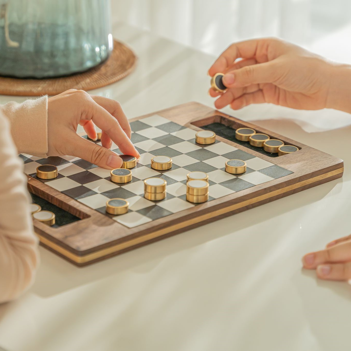 Bộ Cờ Checker Bàn Gỗ Walnut, Quân Cờ Nam Châm Cao Cấp The Craft House
