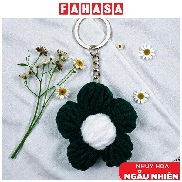 Móc Khoá Len Hoa Đậu - Màu Đen (Nhụy Hoa Màu Ngẫu Nhiên)