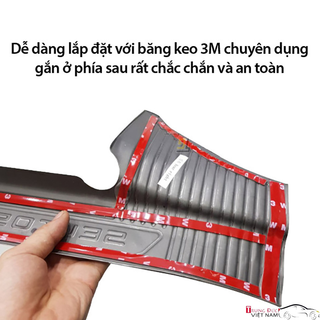 Ốp bậc cửa Titan dành cho xe ô tô TOYOTA FORTUNER - Hàng Chính Hãng TDVN
