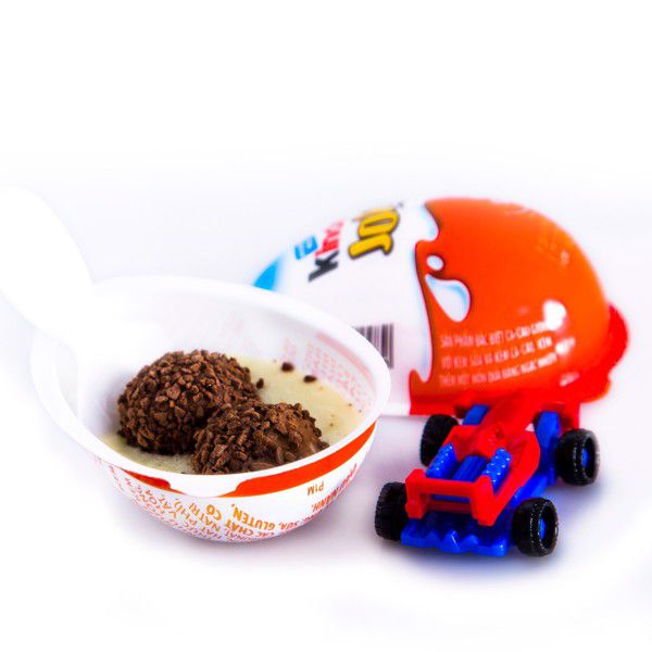 Lốc 24 quả Trứng Chocolate Kinder Joy For Boys 20gr (Kèm đồ chơi bé trai)