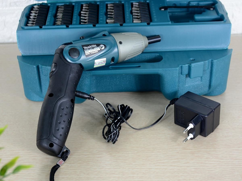 Máy bắt vít MAKITA 6723DW (4.8V-Pin liền)