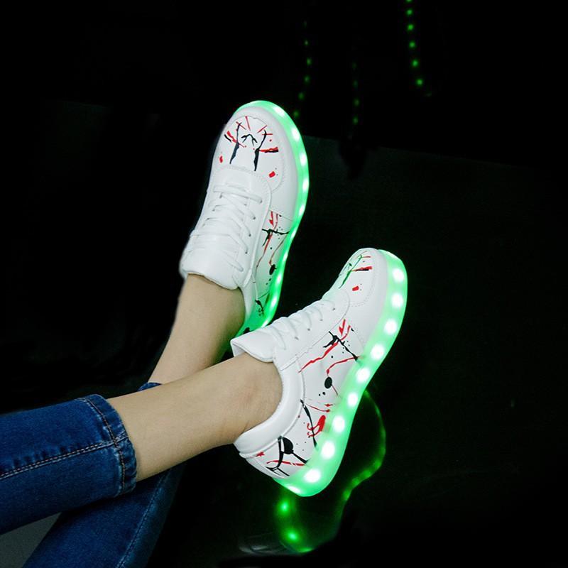 Giày phát sáng họa tiết vẽ phát sáng 7 màu 11 chế độ đèn led cực đẹp