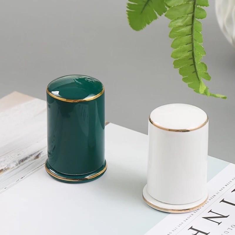 Hộp tăm sứ viền vàng