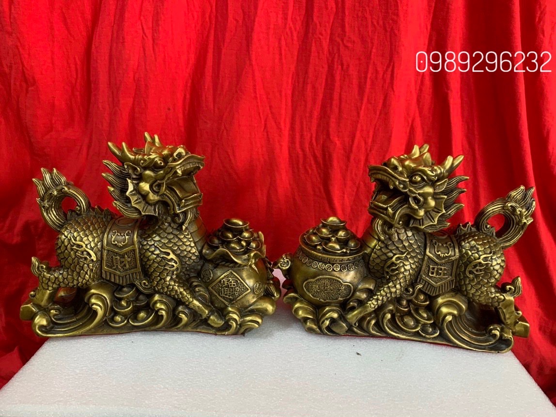 Đôi Kỳ Lân Cưỡi Mây Ôm Hũ Vàng Bằng Đồng Phong Thủy