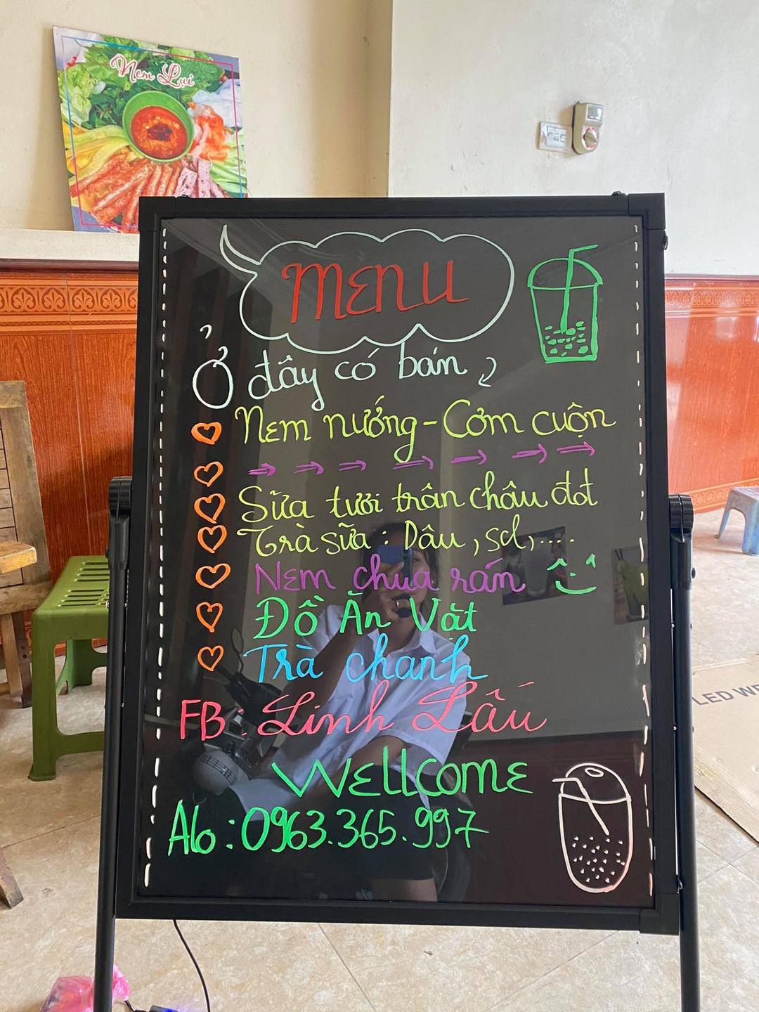 [Hàng cao cấp có video] Bảng Viết Dạ Quang có đèn led bảng quảng cáo, menu nhà hàng ( Tặng kèm chân giá + 8 bút + Điều khiển + khăn lau)