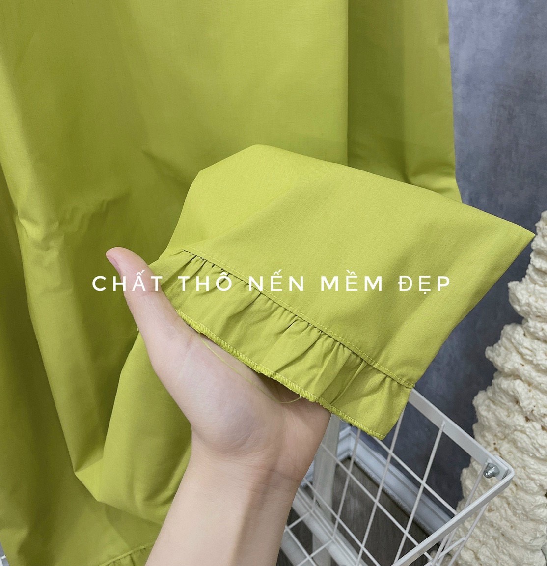 Váy cổ sen sát nách màu xanh cốm