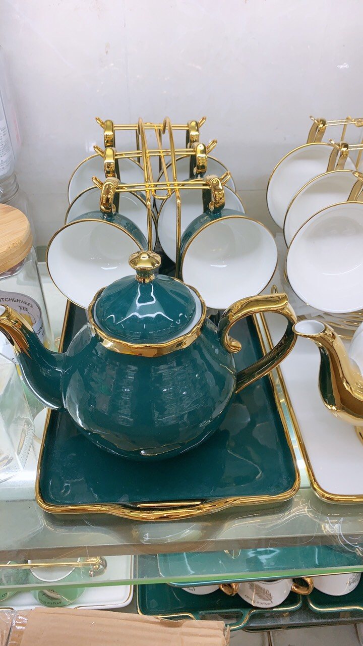 Bộ ấm chén sứ khay đựng kèm đĩa núm vàng ngẫu nhiên-AVN32