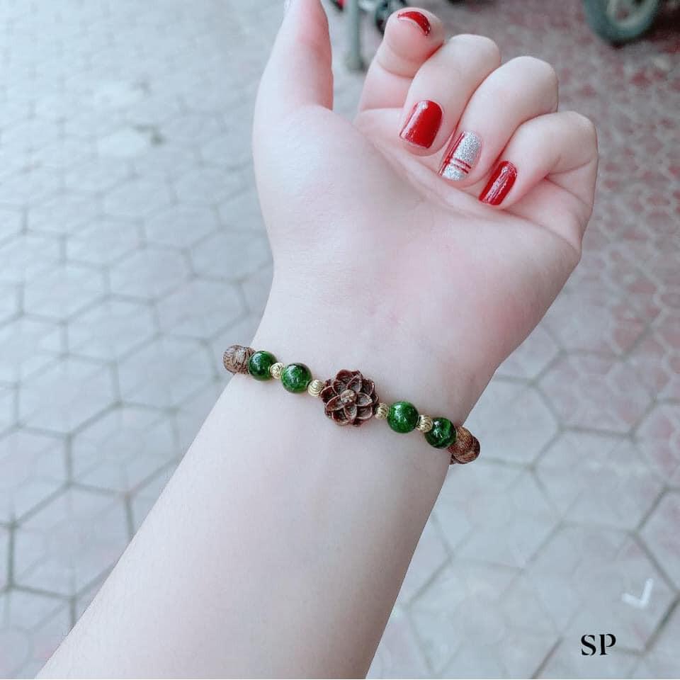Vòng tay trầm hương cho nữ - vòng tay charm hoa sen hạt 6 ly cao cấp -