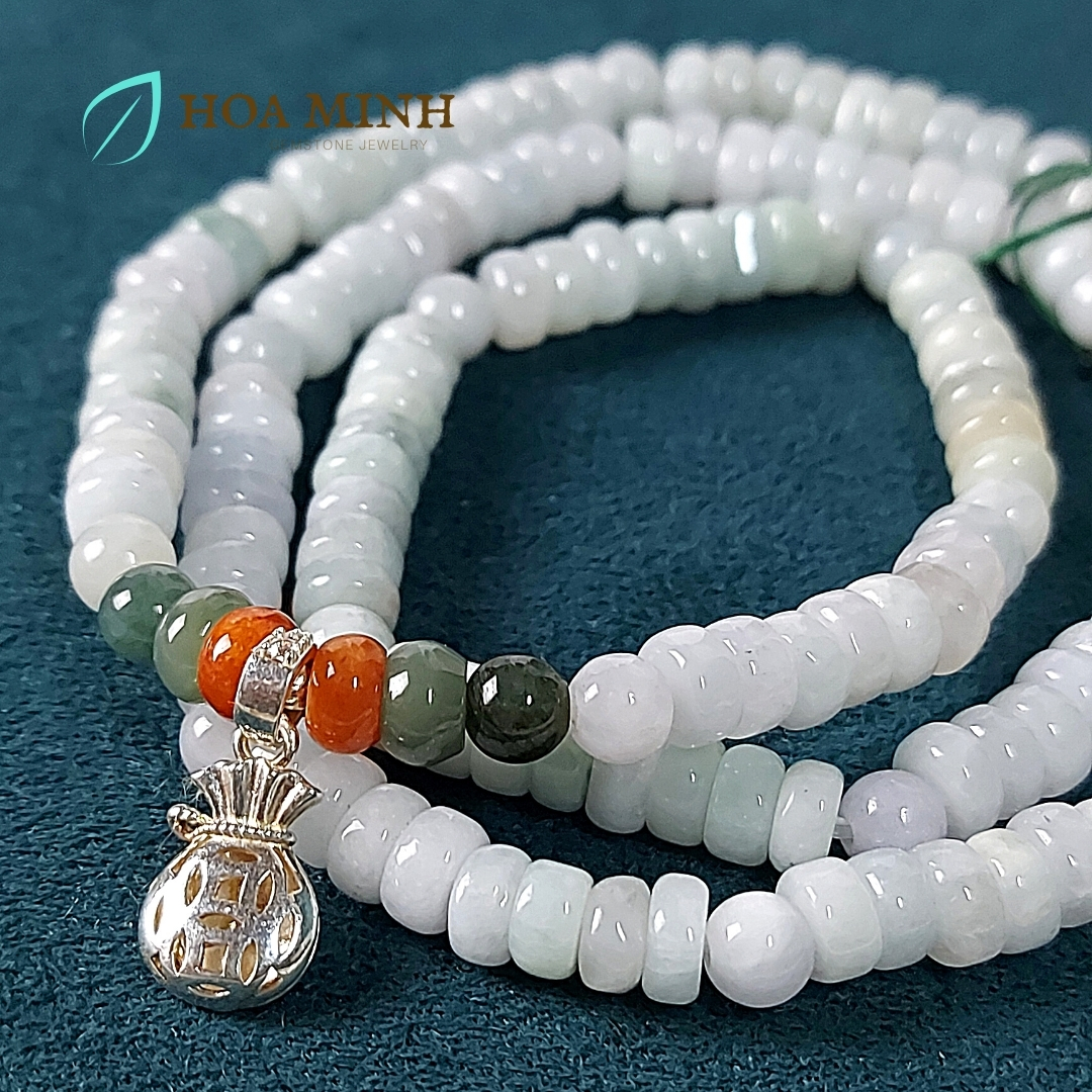 Vòng tay vòng chuỗi Ngọc Cẩm Thạch trắng nếp 5.7 li kiểu bánh xe quấn 3 vòng, phối charm túi tiền bạc, viên Cẩm Thạch Huyết