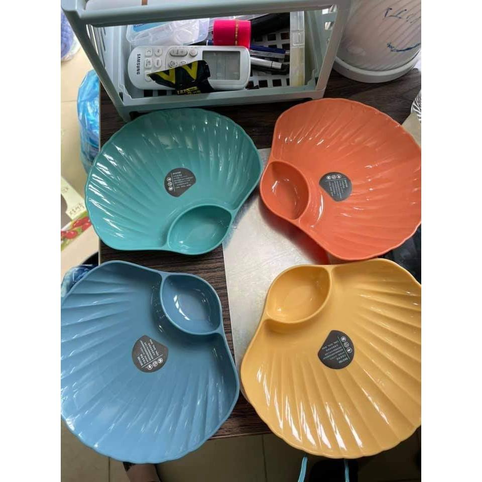 BỘ 4 ĐĨA HÌNH SÒ MÀU SẮC CÓ KHAY ĐỰNG NƯỚC CHẤM SIÊU TIỆN DUNG