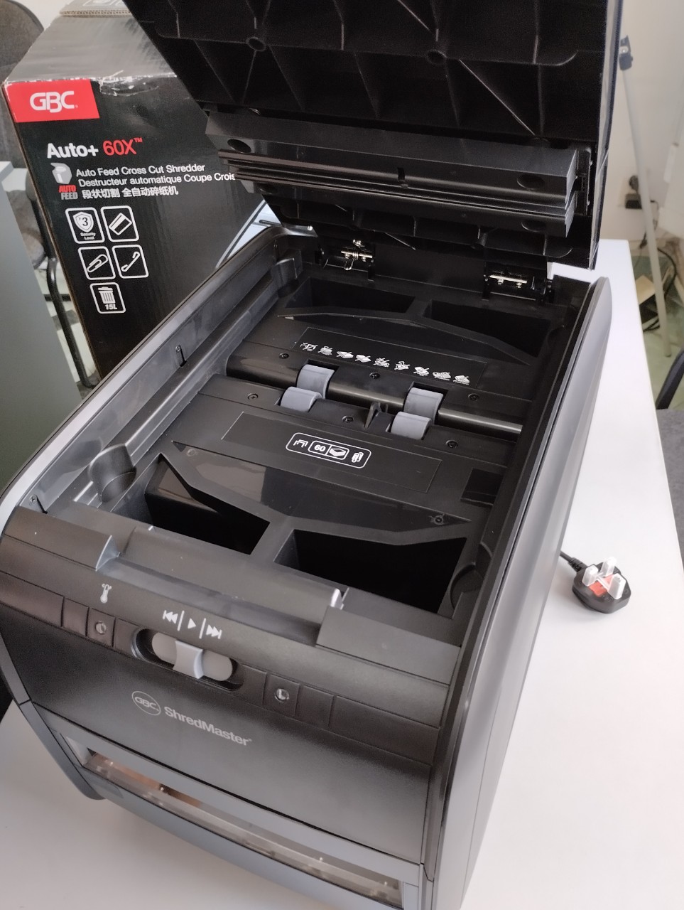 Máy Hủy Giấy GBC Auto 60X
