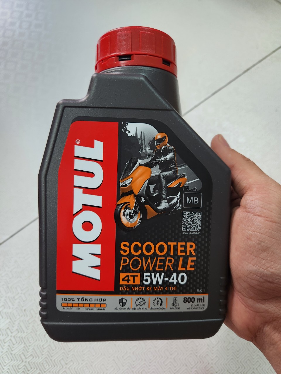 [Mẫu Mới] Nhớt cao cấp cho xe tay ga đời mới Motul Scooter Power LE 5W40 800ml tặng nhớt hộp số Motul Gear 80W90 120ml