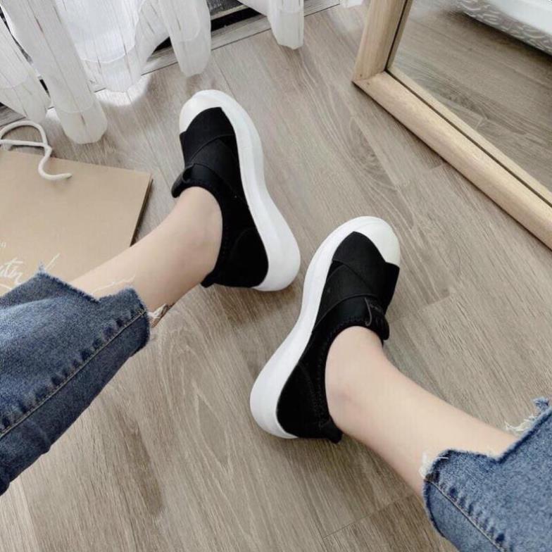 Giày slip on nữ chun chéo đen trắng